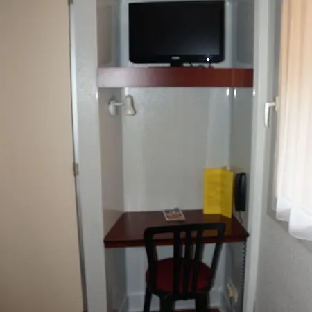 Initial By Balladins Lyon Hotel 2*
